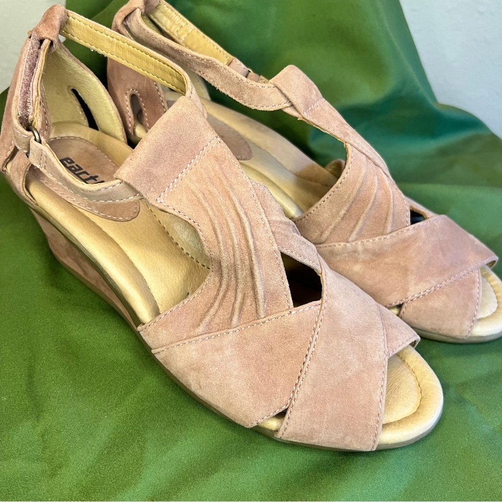 Earth wedge sandals ☀️ EUC size 9.5.